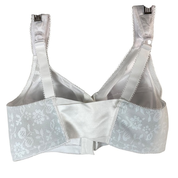 PLAYTEX 18 Hour Front-Close Wireless Bra with Flex Back 38D in White - Picture 4 of 7